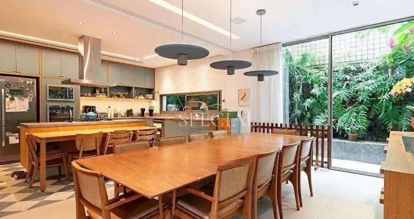 Casa de alto padrão em condomínio fechado 554m², 4 suítes, piscina e 5 vagas