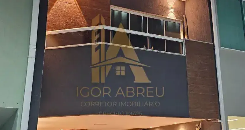 Casa Triplex, Condomínio Fechado, Com Piscina, Churrasqueira, Conceito aberto, Closet, semi mobiliada com Climatização e Eletros de Cozinha.