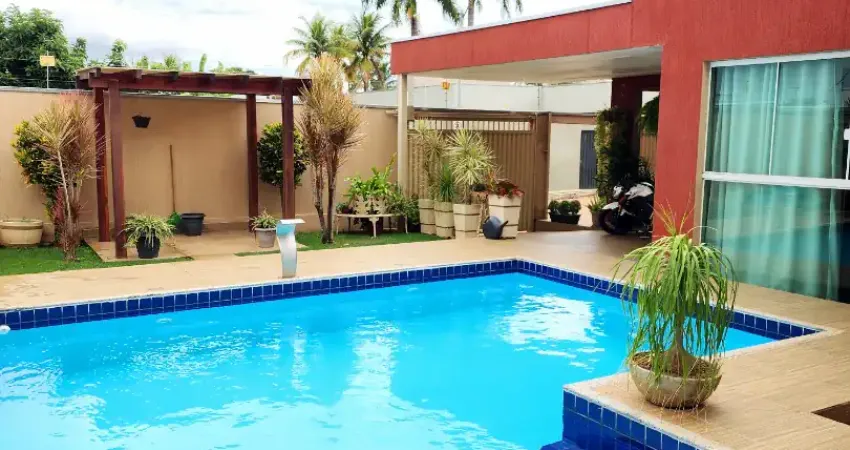 Casa em condomínio com piscina, lote de 400m², com 3 quartos mais escritório