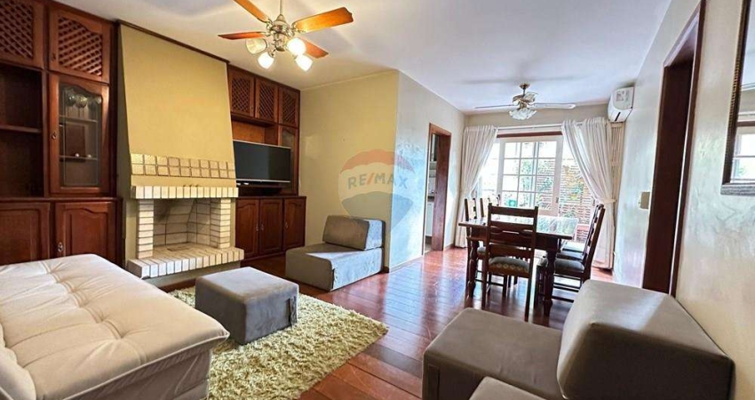 Apartamento à venda, 30 metros da rua Coberta, no coração de Gramado, mobiliado com uma incrível varanda aberta.