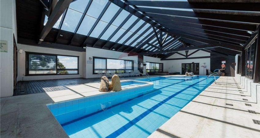 APARTAMENTO 2 DORMITÓRIOS EM LINDO CONDOMÍNIO NO CENTRO DE GRAMADO.