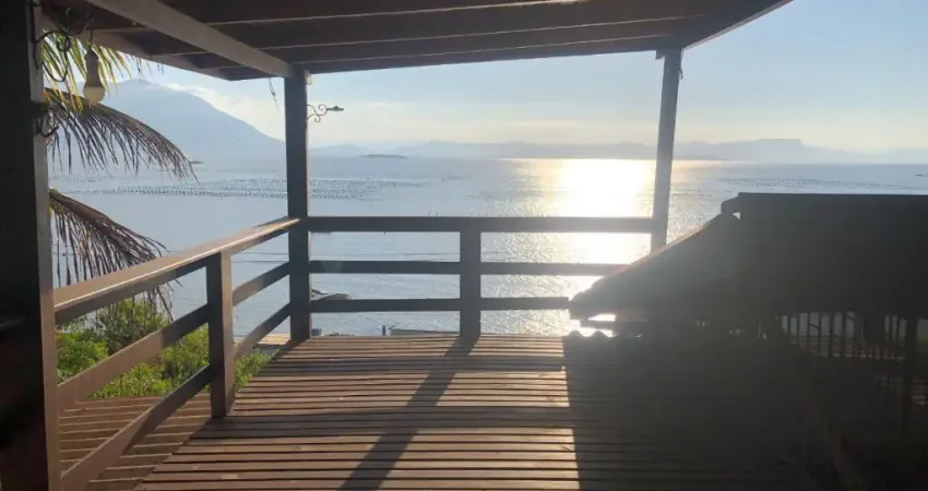 Casa Residencial de 200 m² e 2 quartos no Ribeirão da Ilha