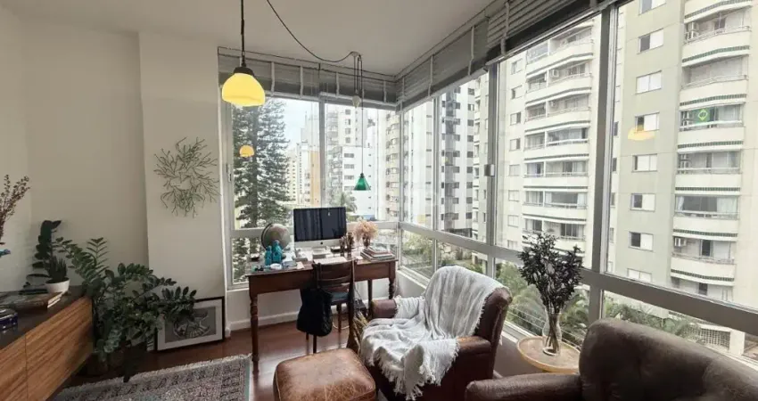 Apartamento  de 3 quartos, com 1 suíte e 140m² no Centro de Florianópolis
