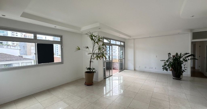 Apartamento de 337 m² com 4 quartos sendo 2 suítes no Centro