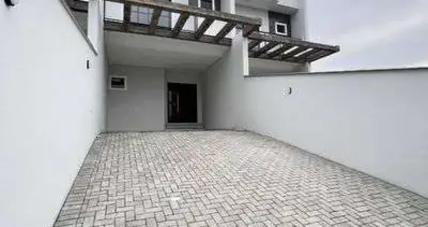 Geminado Novo de 3 Quartos com Amplo Quintal e 4 Vagas de Garagem