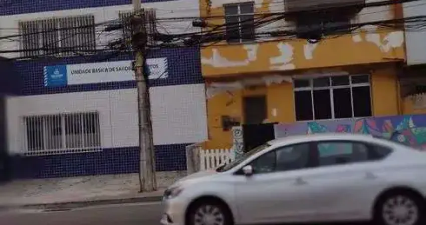 Cód. 48 Rio Vermelho 2/4 com suíte e Varanda em frente a Praia da Paciência