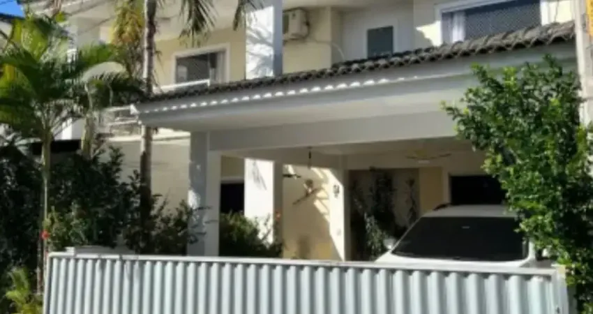 Cód. 569 Miragem Casa Duplex com 4/4 com suíte Reformada e 2 Vagas