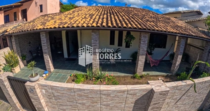 Casa Térrea locação de 4/4 sendo 2 suítes + anexo com 1 suíte, no Cond. Jardim Placaford em Piatã