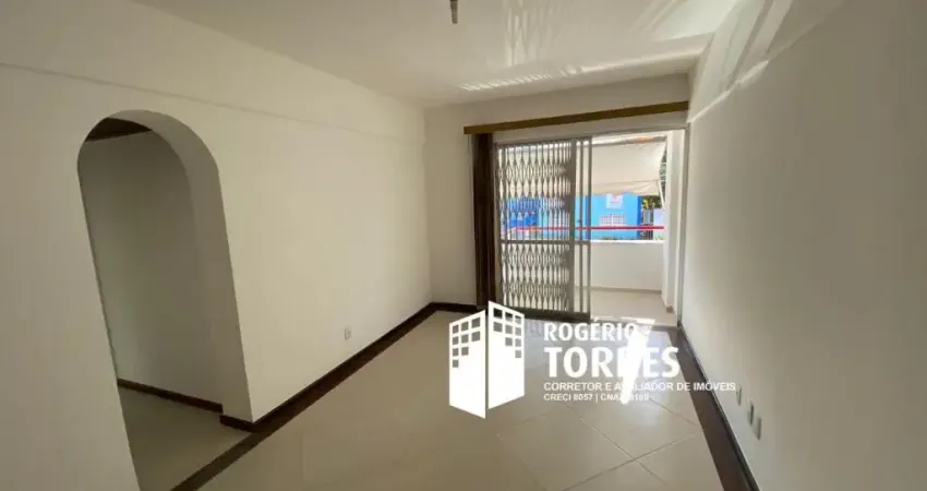 Apartamento locação de 3/4 com varanda, 2 banheiros e 1 garagem no COSTA AZUL