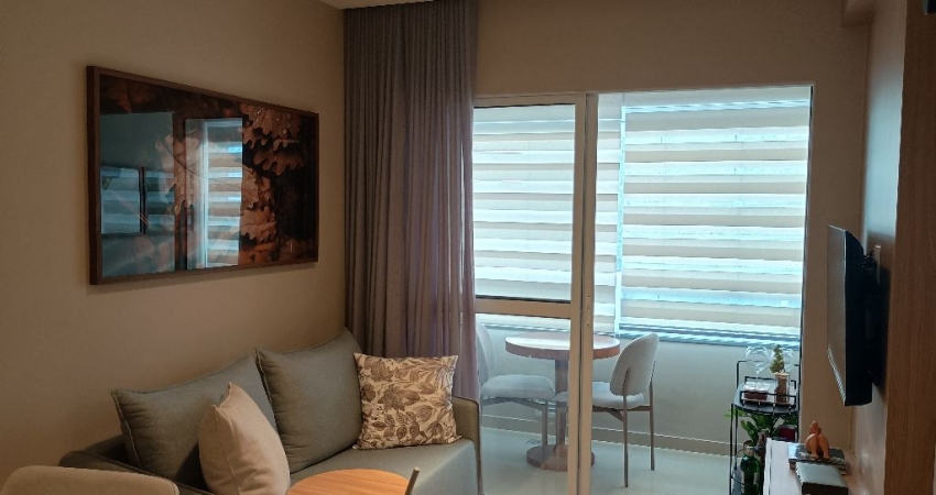 Lindíssimo Apartamento DECORADO à venda, 1/4, sala, varanda e lavabo no Jardim Santa Teresa com 40m² por R$ 850.000,00