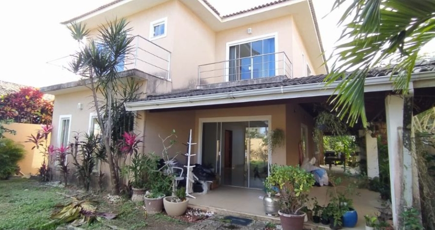 Casa disponível para locação e venda em condomínio Buraquinho