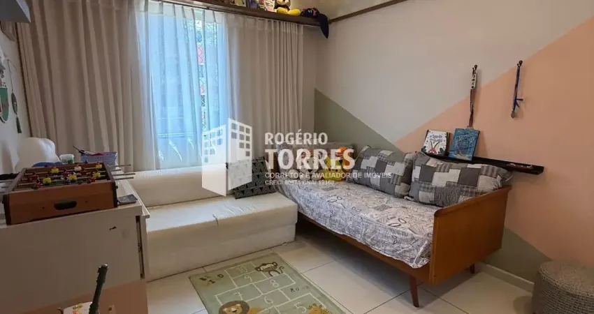 Casa a venda de 4/4, 1 suíte, energia solar e 2 garagens em pitangueiras