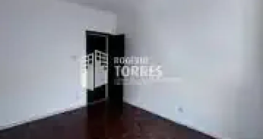 Apartamento a venda de 2/4 com 2 varandas + dependência de empregada e 1 garagem em nazaré