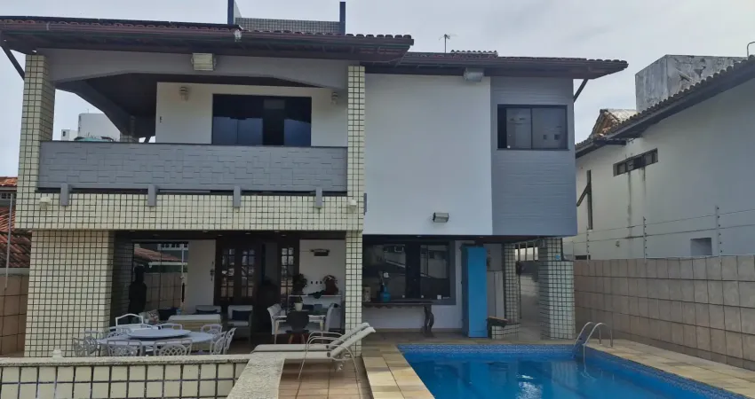 Casa à venda na Rua Florentino Silva, 300, Itaigara, Salvador