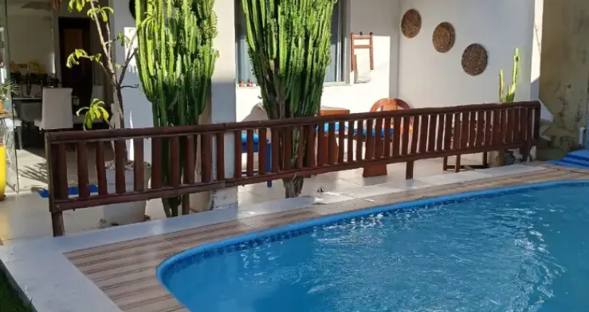 Venda casa com 3 quartos, com 1 suíte, 120m2, closet e varanda, em lauro de freitas