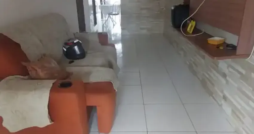 Vando esta casa 2 andar na itinga taruma rua emfrete oa mercado forte laje livre