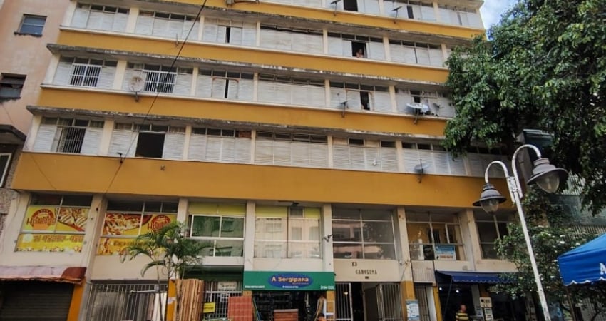 Kit Net , no Largo 2 de Julho, EDF. Carolina , primeiro pavimento