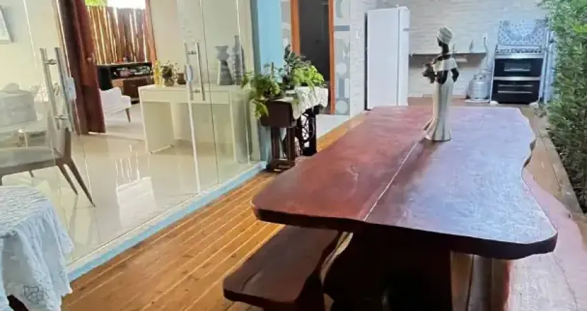 Foz do Joanes - Bela casa de 4 suítes com 2 vagas de garagem em Buraquinho