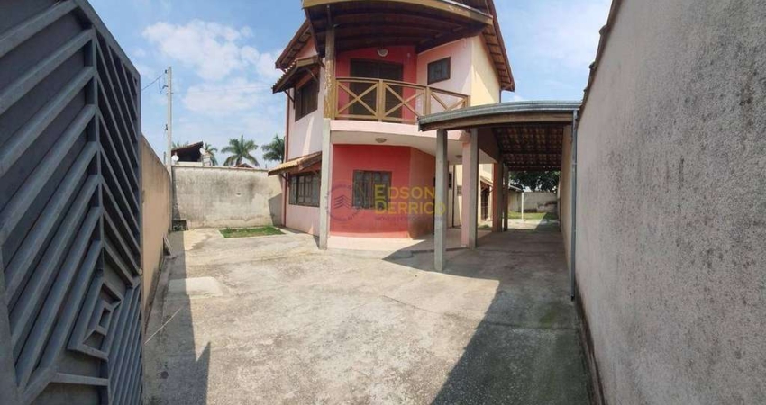 Sobrado á venda com 3 quartos, Cidade Nova - Pindamonhangaba