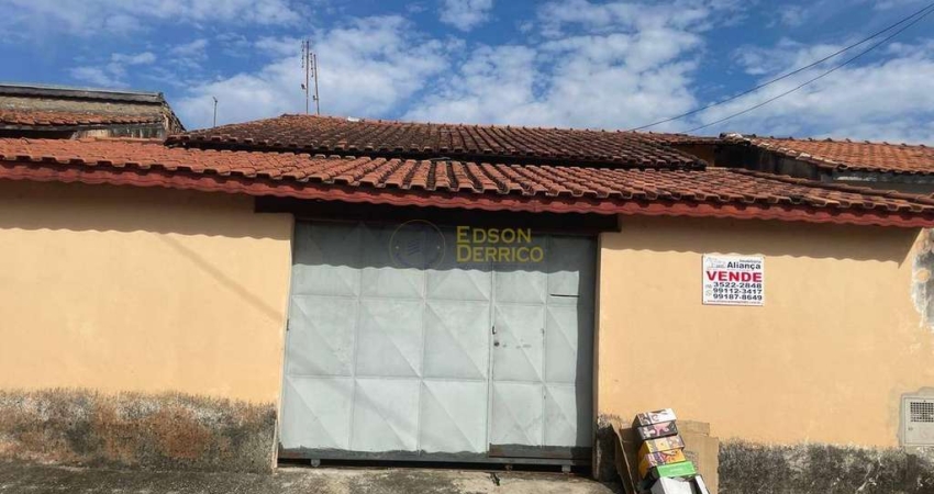 Casa com 4 quartos à Venda, Vila São Benedito - Pindamonhangaba