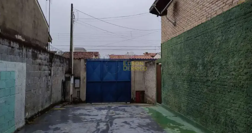 Casa com 3 quartos, Residencial e Comercial Vila Verde - Pindamonhangaba