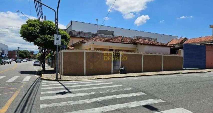Casa com 3 dormitórios para alugar, 212 m² por R$ 4.144/mês - São Benedito - Pindamonhangaba/SP