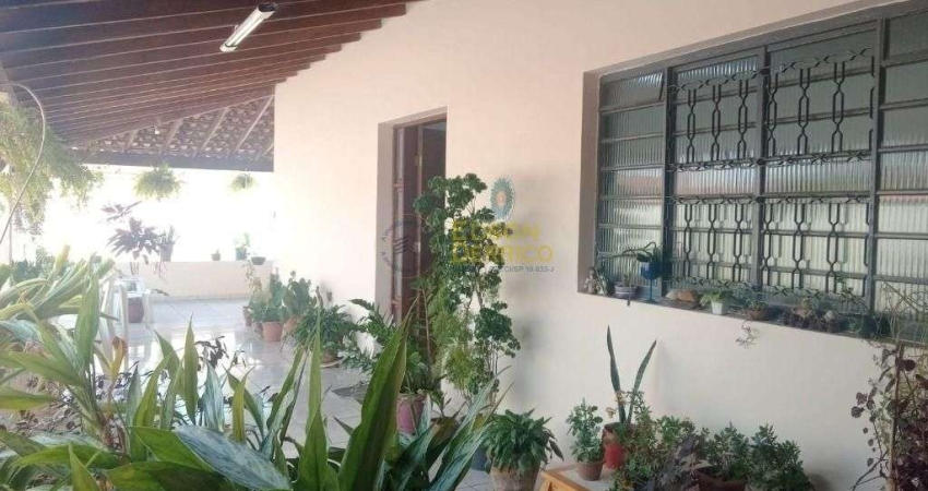 Casa com 3 dormitórios à venda, 455 m² por R$ 650.000,00 - Vila Suiça - Pindamonhangaba/SP