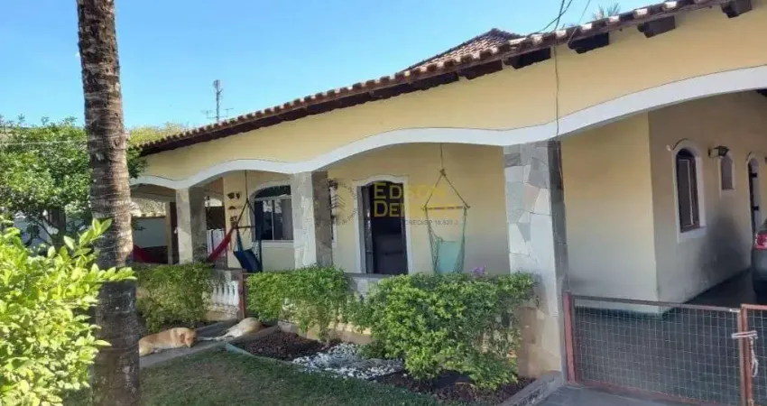 Casa com 3 dormitórios à venda, 560 m² por R$ 930.000 - Santana - Pindamonhangaba/SP