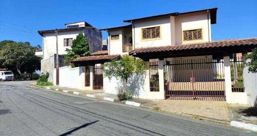 Sobrado à venda, 224 m² por R$ 670.000,00 - Jardim Rosely - Pindamonhangaba/SP