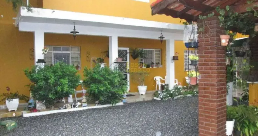Casa com 4 quartos à Venda, Santana - Pindamonhangaba