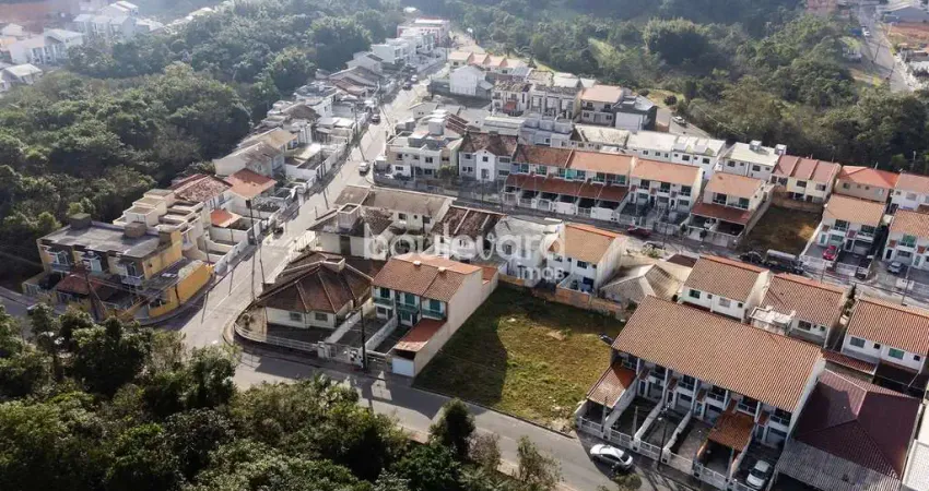 Terreno à venda na Rua Acelino Pereira, 1122, Potecas, São José