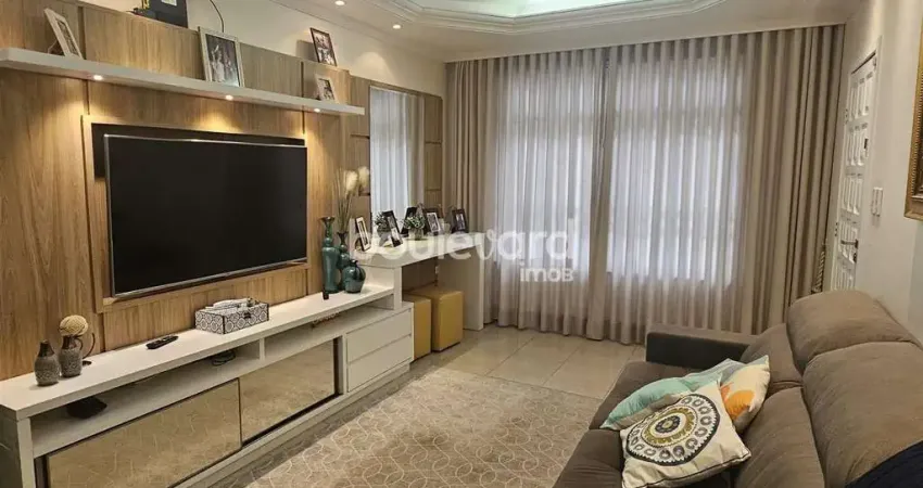 Casa e 4 Dormitórios | 1 Suíte | Barreiros | São José