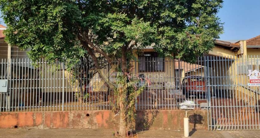 Casa com 3 quartos à venda na Rua Carlos Codato, 56, Centro, Cambé