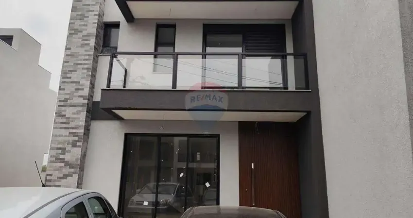 Sobrado a venda no central square , com 03 dormitórios sendo 01 suíte , sala e cozinha . muito bem localizado!