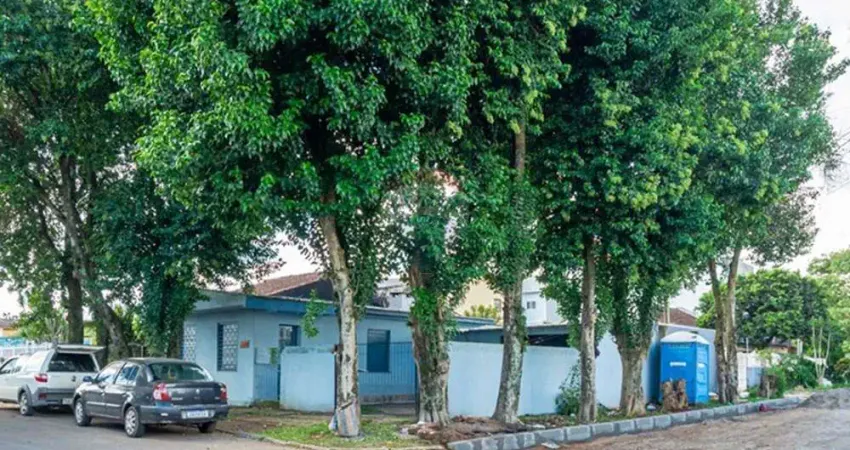 Terreno com 2 Casas  no Bairro Marrocos