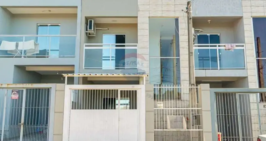 Sobrado semimobiliado, com sacada e ótimo estado de conservação,  próximo à SOGIL e GM