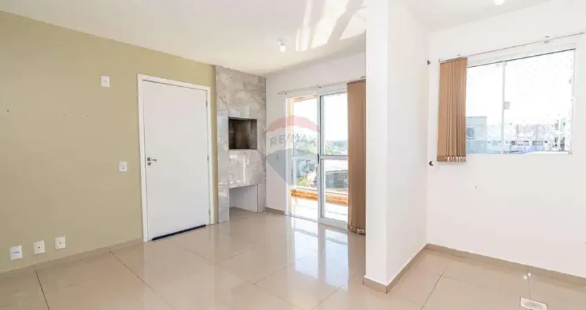 Apartamento de 02 dormitórios com suíte, sacada e churrasqueira