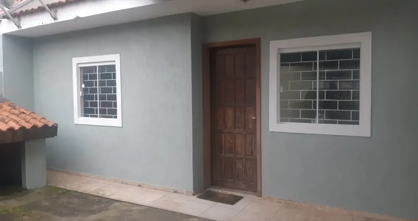 Casa térrea com quintal em São José dos Pinhais – prática e bem localizada