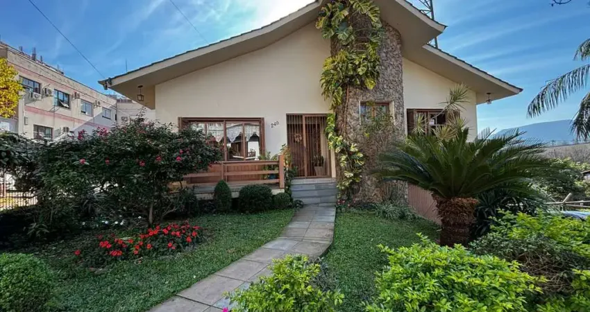 Casa com 5 Dormitórios e Salão de Festas – 410m² em Arroio do Meio