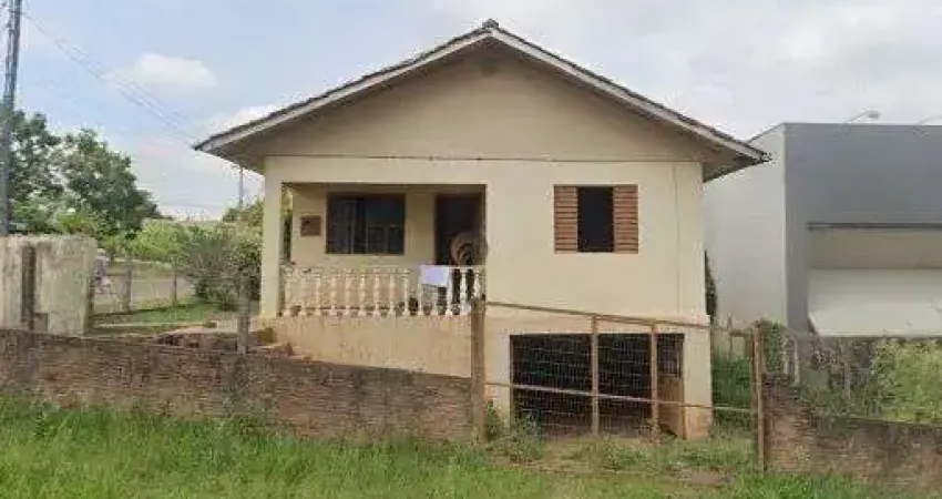 CASA DE ESQUINA LOCALIZADA NO BAIRRO JARDIM DO CEDRO, COM 88m²