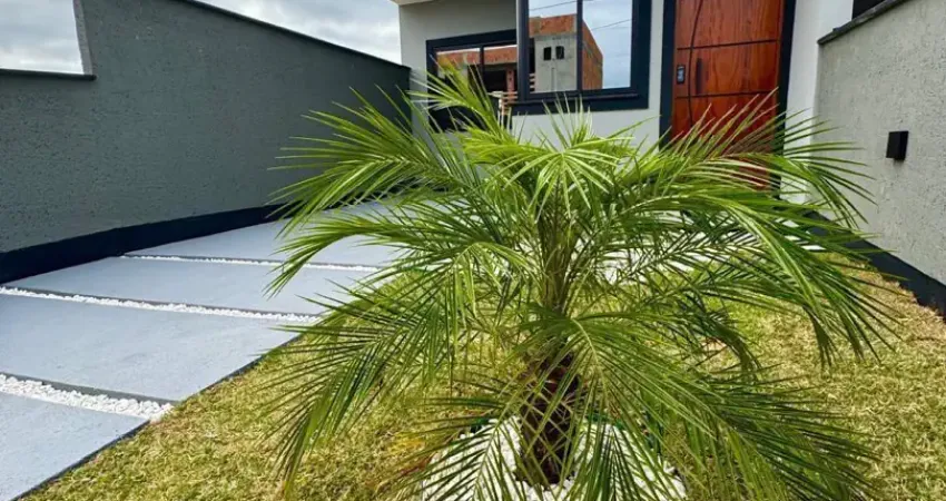 Casa com acabamento diferenciado em Palhoça! Pronta para morar!