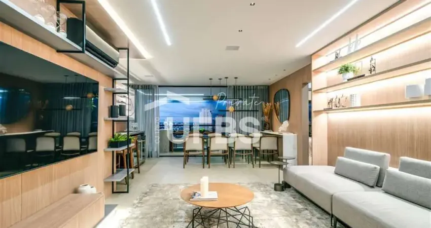 Excelente apartamento no Setor Bueno, 3 suítes mais lavabo, com 3 garagens cobertas e individuais. Elevador privativo e ampla área de lazer no Platz 36.