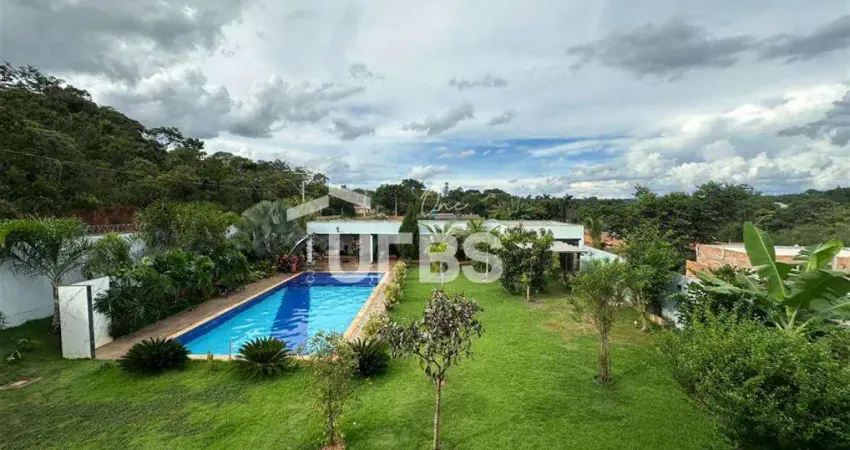 Senador Canedo – Casa com lazer completo, 1.250m², 4 quartos, próximo ao Terras Alpha, Vista livre