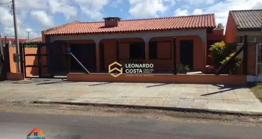 Casa com anexo próximo ao mar no Centro de Cidreira