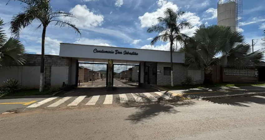 Linda casa de 2 quartos em condomínio, pronto pra morar! Segurança e localização