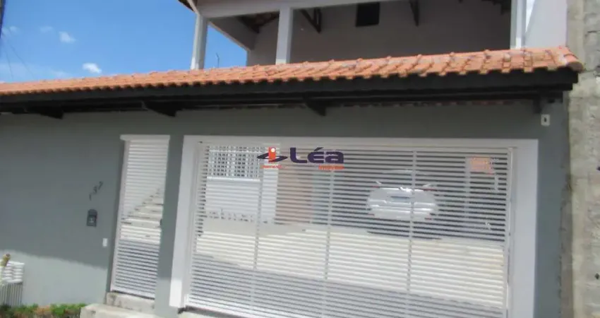 Imperdível oportunidade: Casa à venda em Poá-SP, Vila Áurea, 3 quartos, 1 suíte, 2 salas, 4 vagas, 302,41 m²!