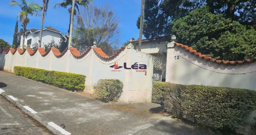 Imperdível: Casa à venda na Vila Romanópolis em Ferraz de Vasconcelos-SP, 3 quartos, 1 suíte, 2 salas, 535,83m² de área.