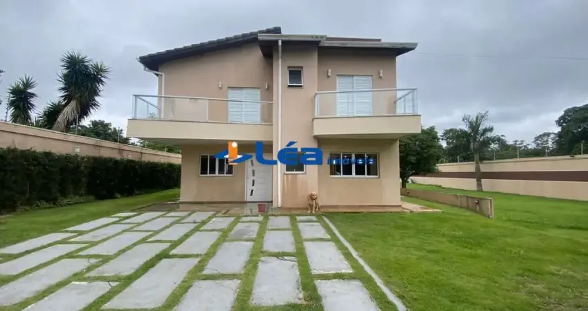 Chácara à venda em Suzano-SP: 3 quartos, 3 suítes, 2 salas, 2 banheiros, 10 vagas de garagem!