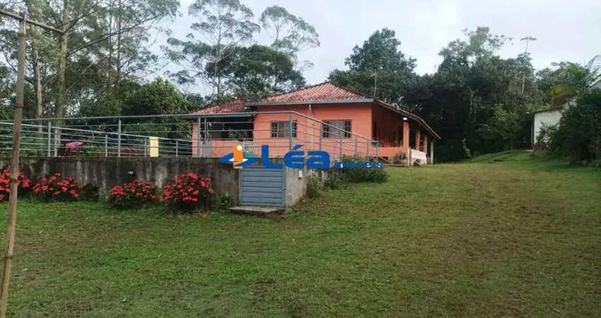 Oportunidade única: Chácara à venda em Taiaçupeba, Mogi das Cruzes-SP! 2 quartos, 1 sala, 2 banheiros, 250m². Confira!