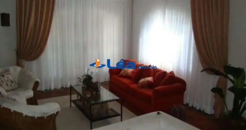 Imperdível oportunidade: Casa com 3 quartos e 2 vagas de garagem no Centro de Poá-SP, à venda ou locação!